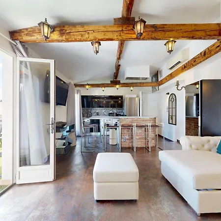 Bluestay 201 - Superb In *